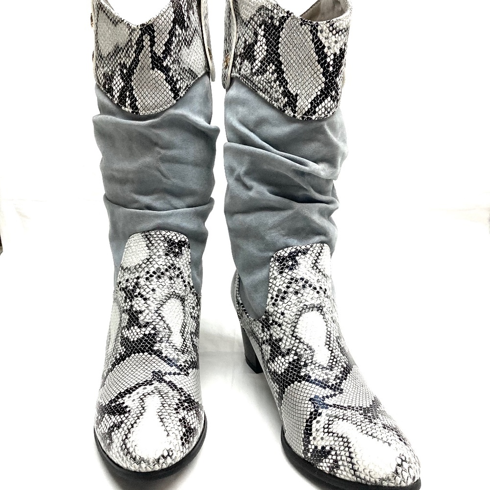 NWOT Gorgeous Reptile Boots